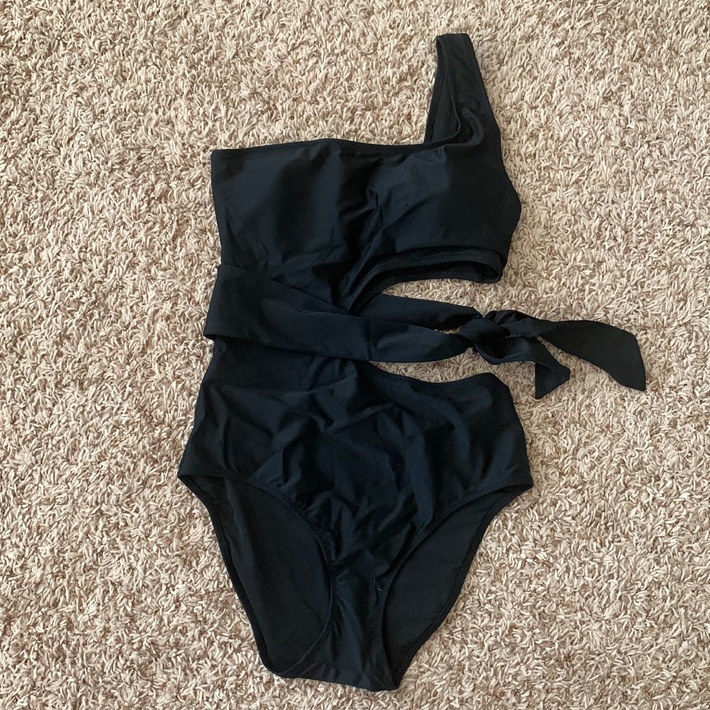 Aerie one piece full coverage swimsuit. Size Small.
